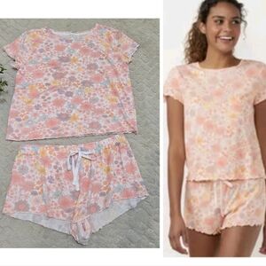 LC Lauren Conrad Colorful Floral Knit Top and Shorts Pajamas Set, Size Medium